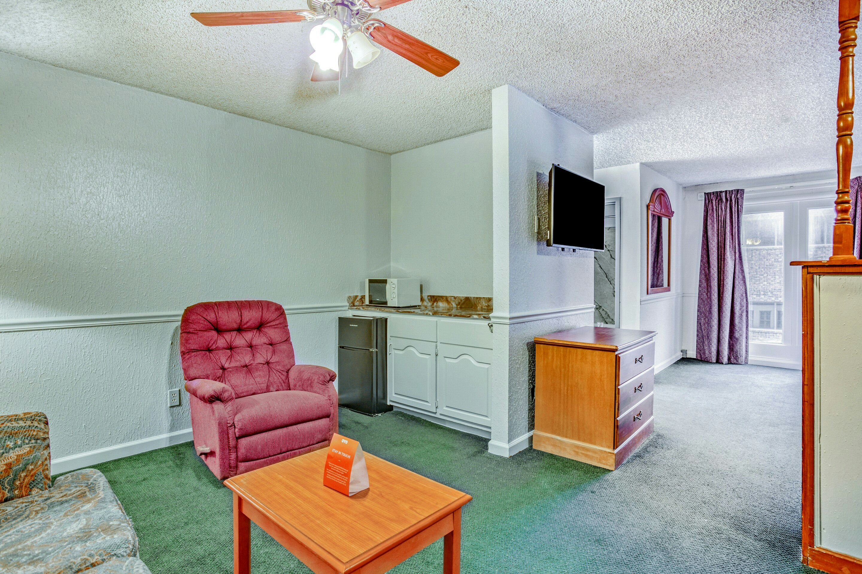 OYO Townhouse Tulsa Woodland Hills 18/30