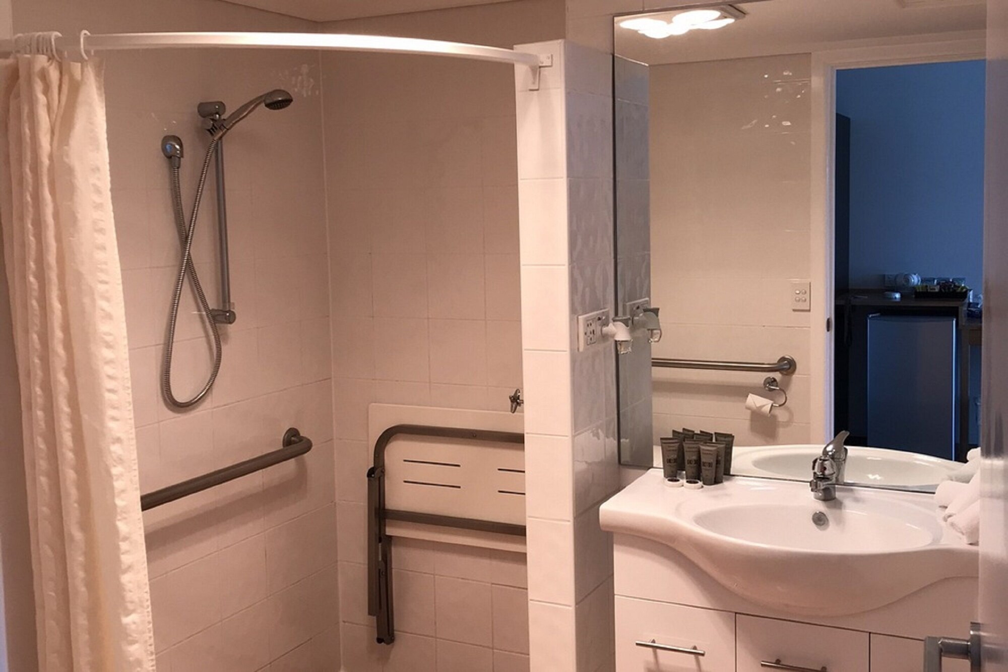 Suite, Queen Bed, Bay View، North Pier Hotel Formerly the Continental Hotel 2/2