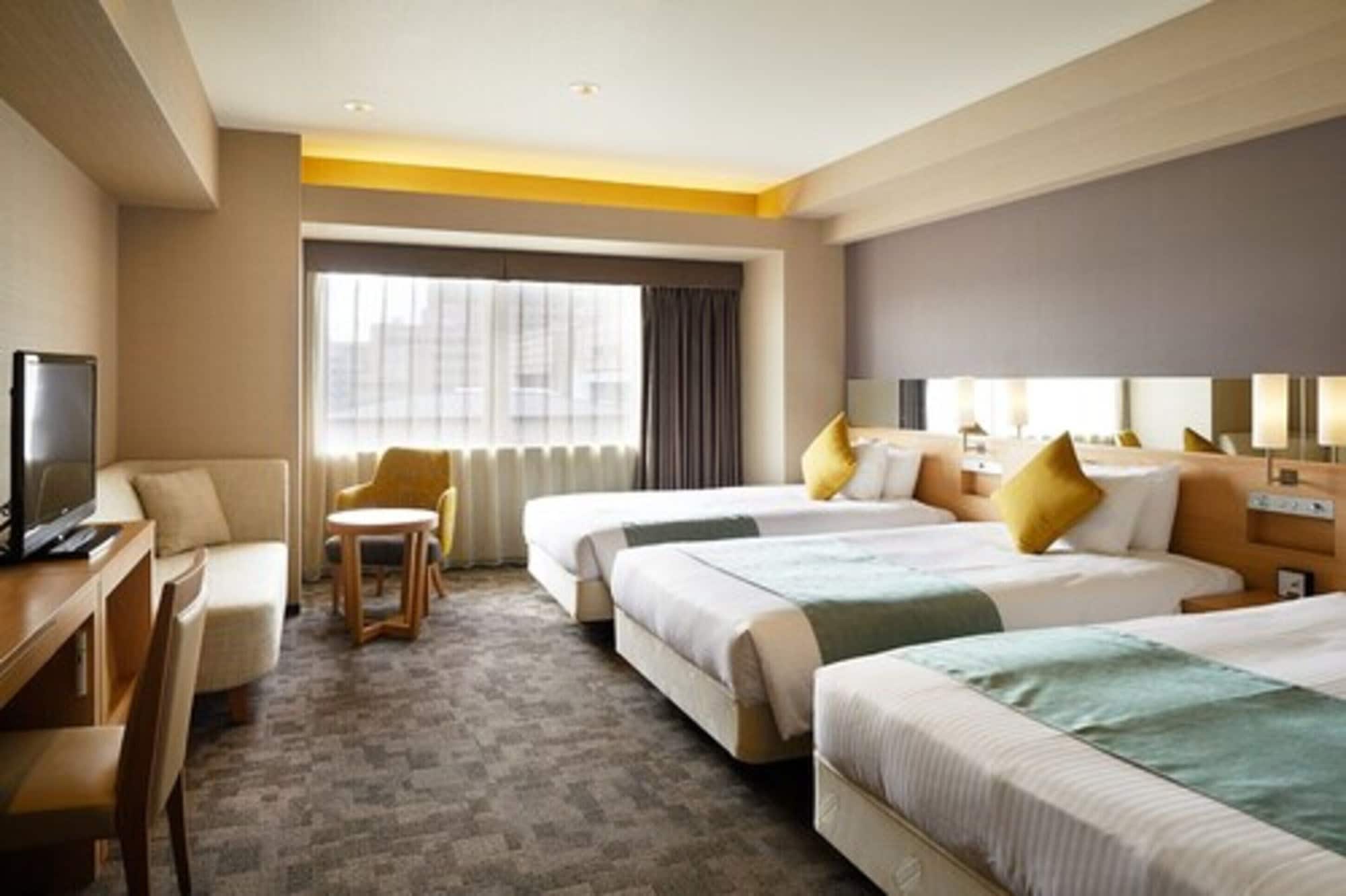 ROOM, TRIPLE