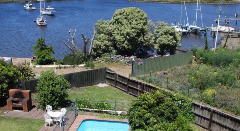 Waterfront Lodge Motel 60/70