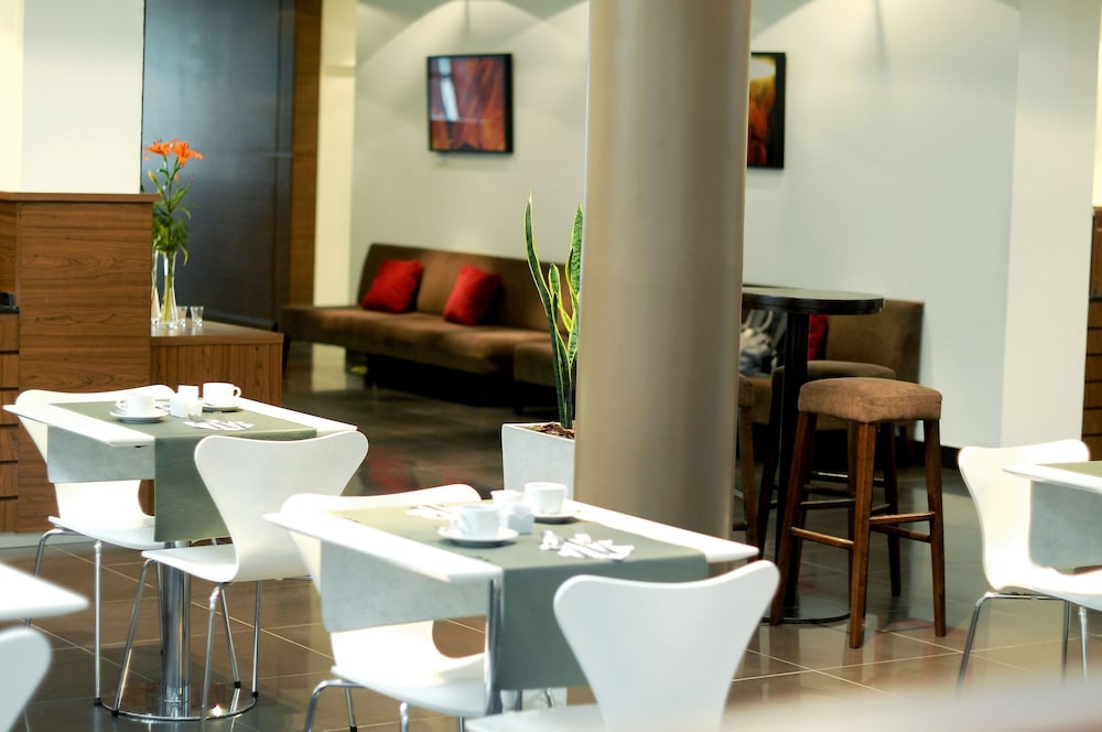 Dazzler by Wyndham Buenos Aires Maipu 65/76