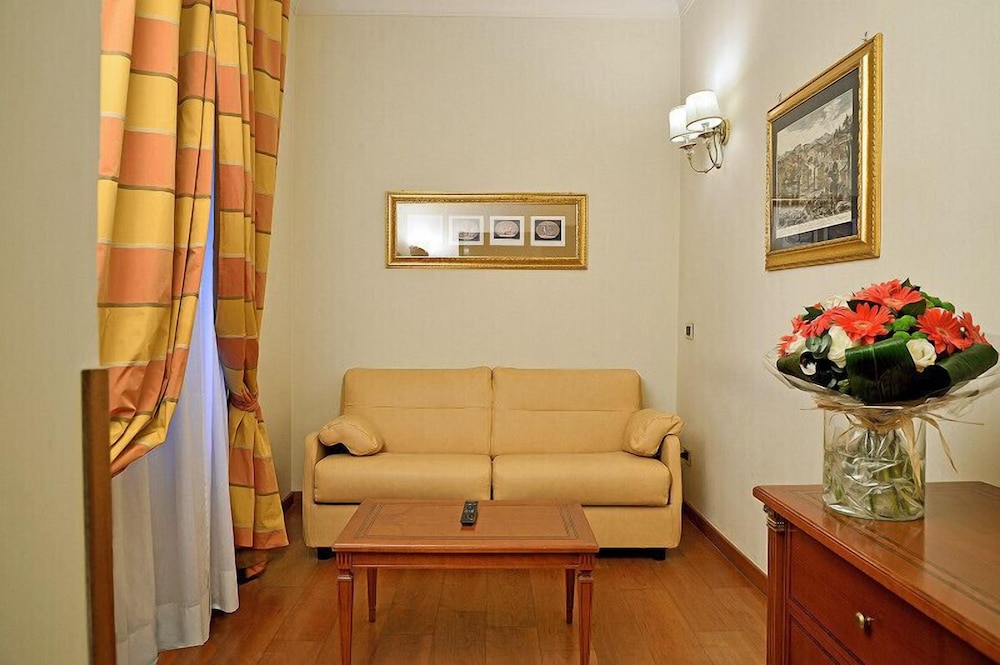 Homs Hotel 20/35