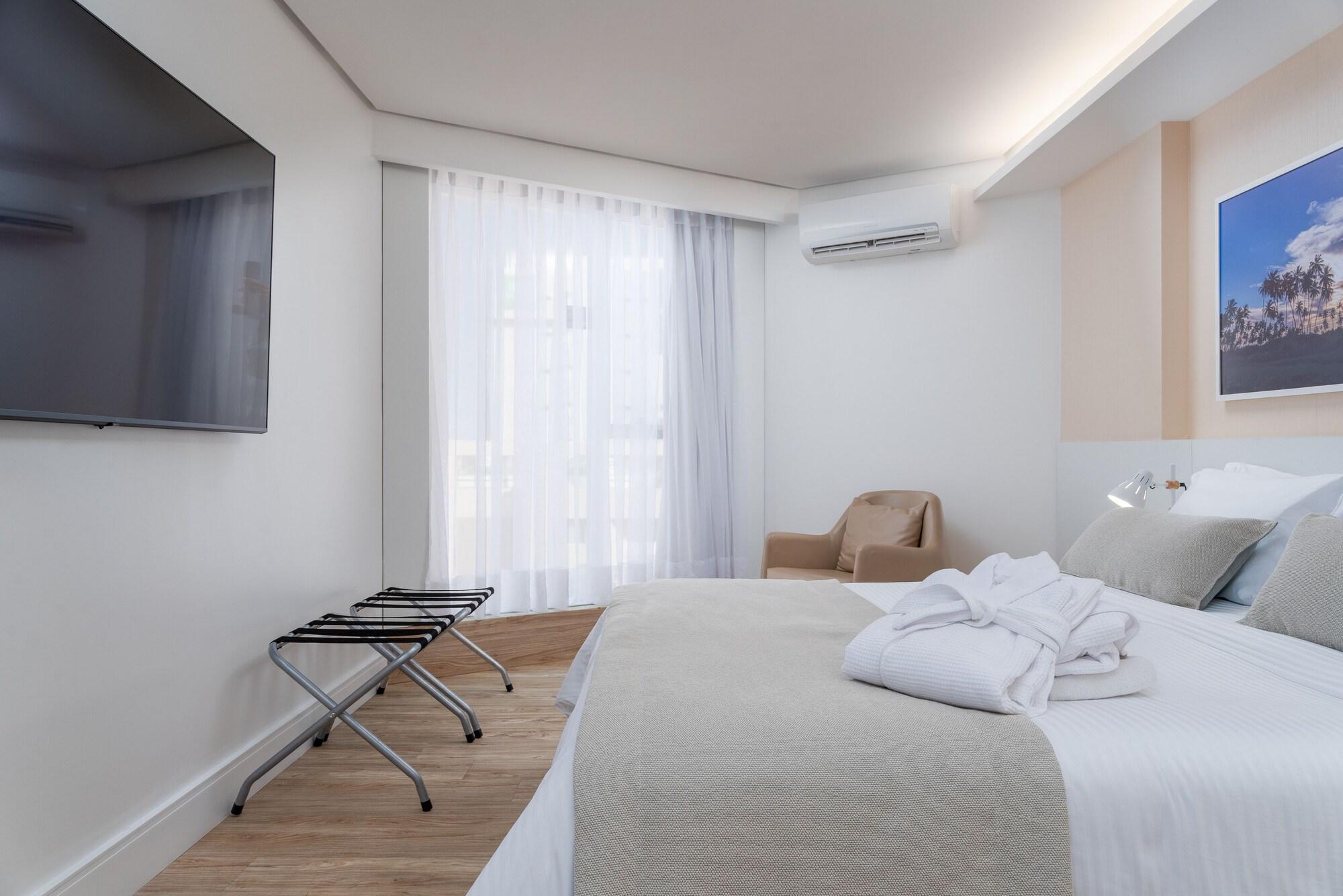 Smart, Double Bed, Side Sea View, Hotel Brisa Suites 2/7