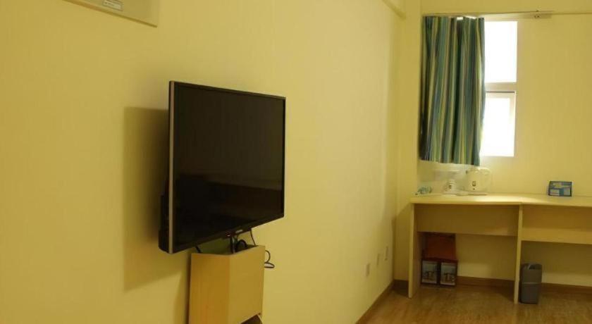 7 Days Inn Chengdu North Railway Train Station Square Branch 35/39