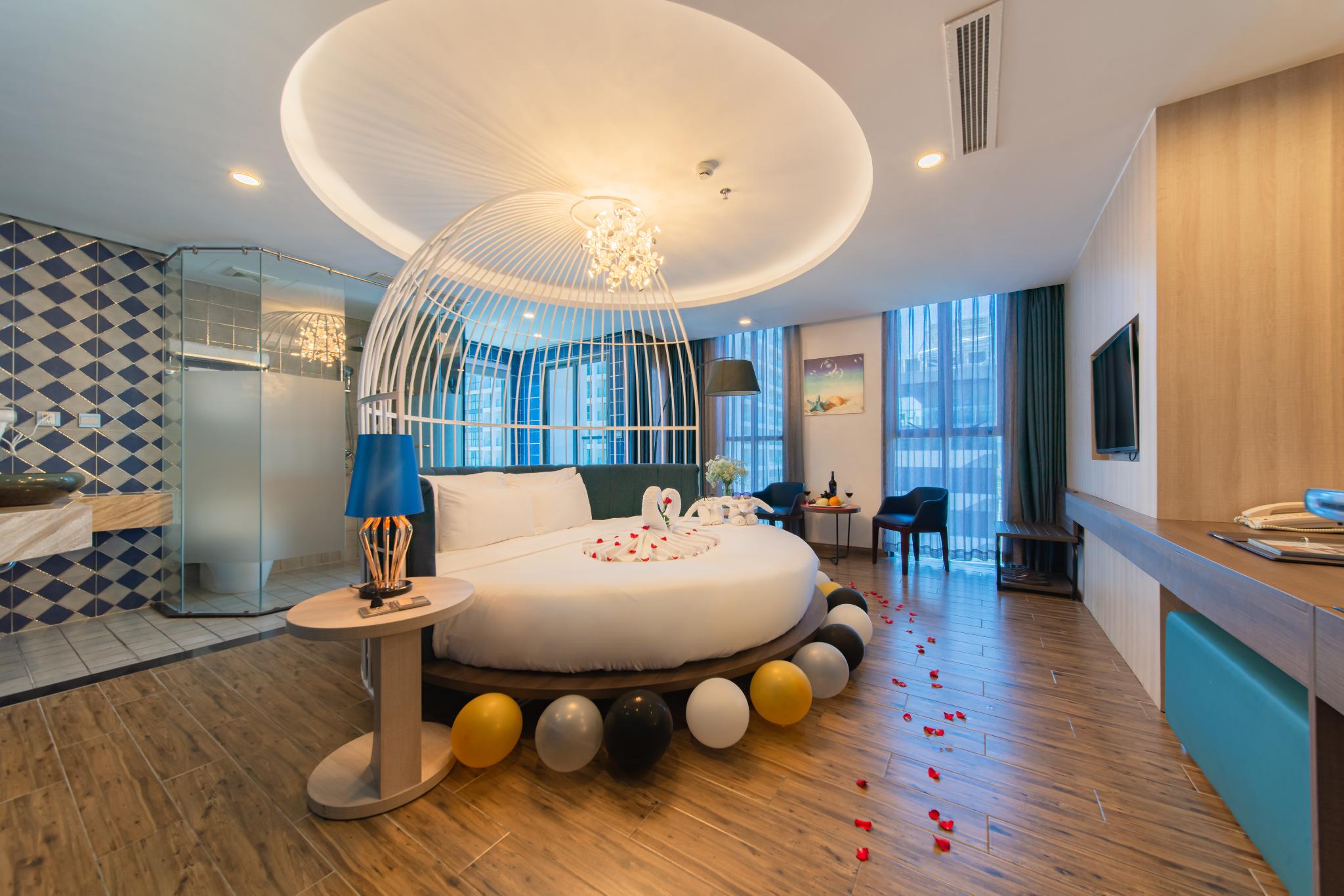 جناح، Aaron Hotel 2/2