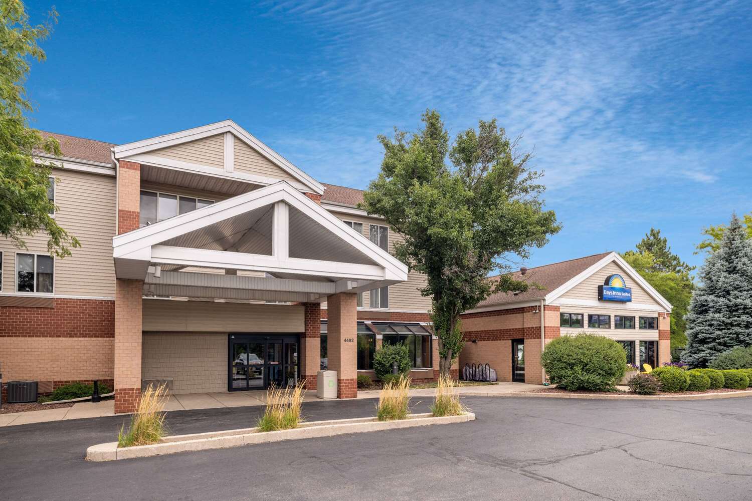 Days Inn & Suites by Wyndham Madison 3/41