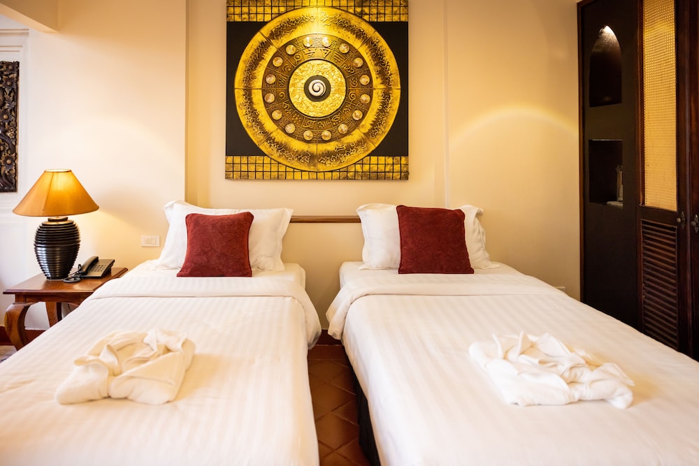 SUPERIOR, DOUBLE OR TWIN BED