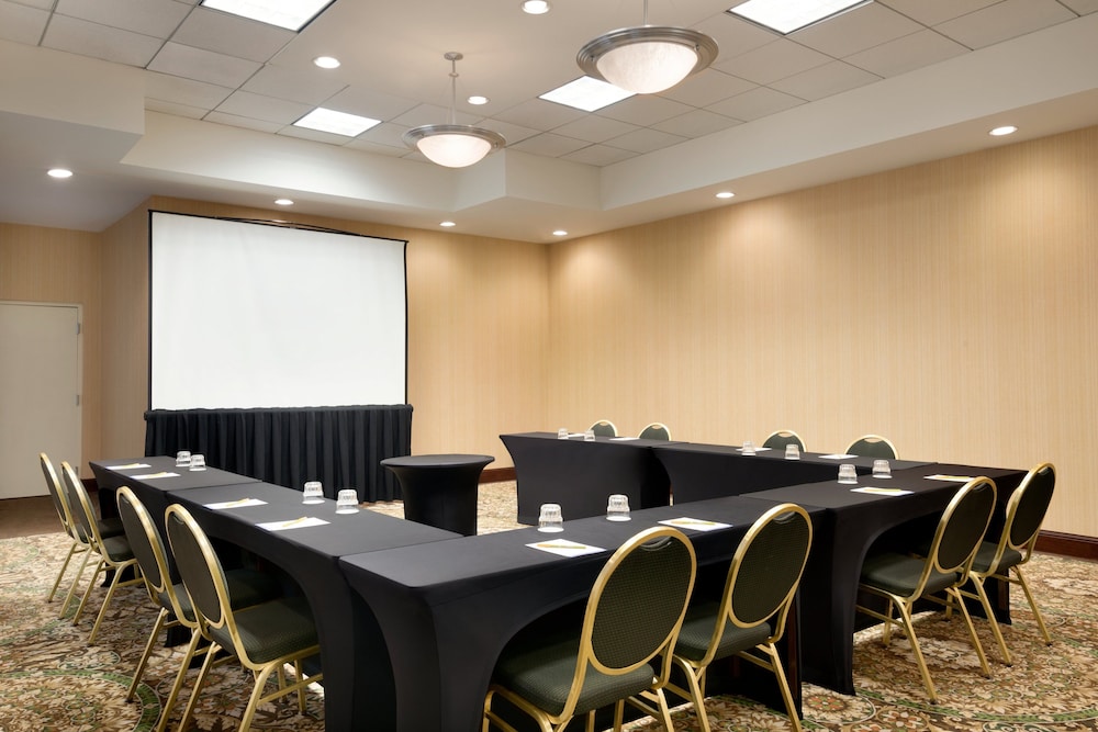 HILTON GARDEN INN FAIRFAX 57/61