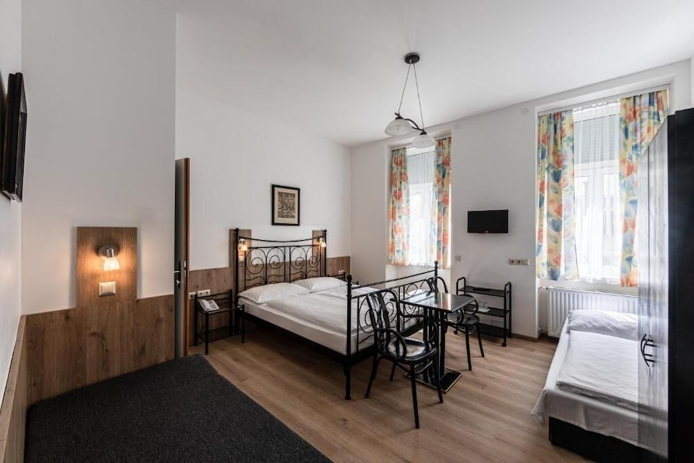 Terminus Hotel 43/50