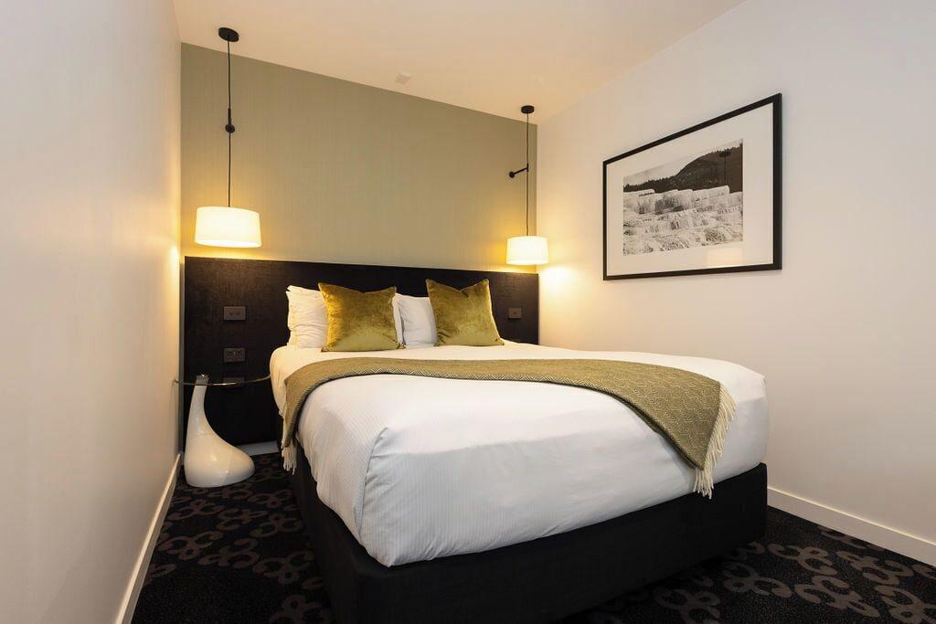 Boutique, Suite