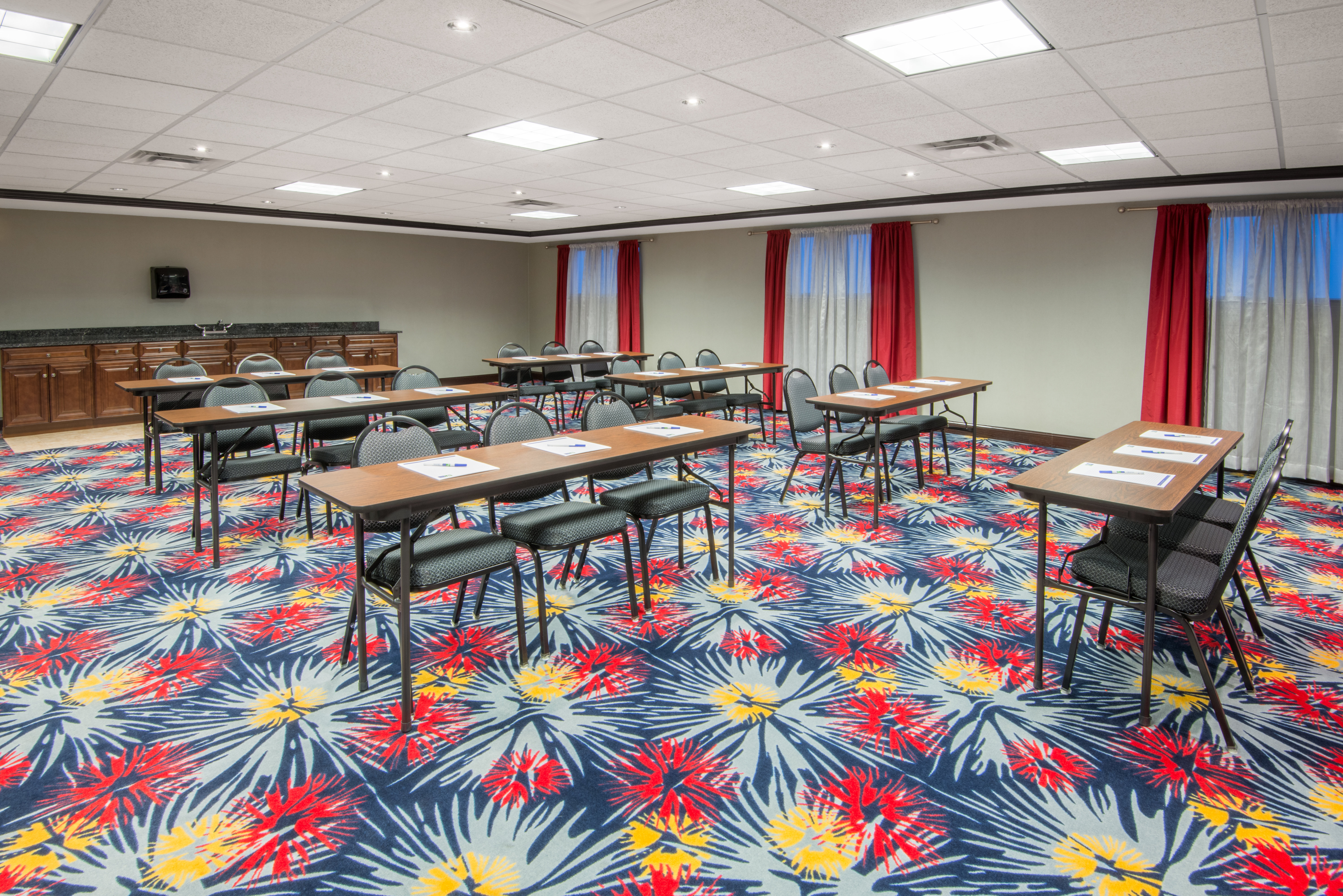 Holiday Inn Express Cleveland Airport Brookpark 43/50