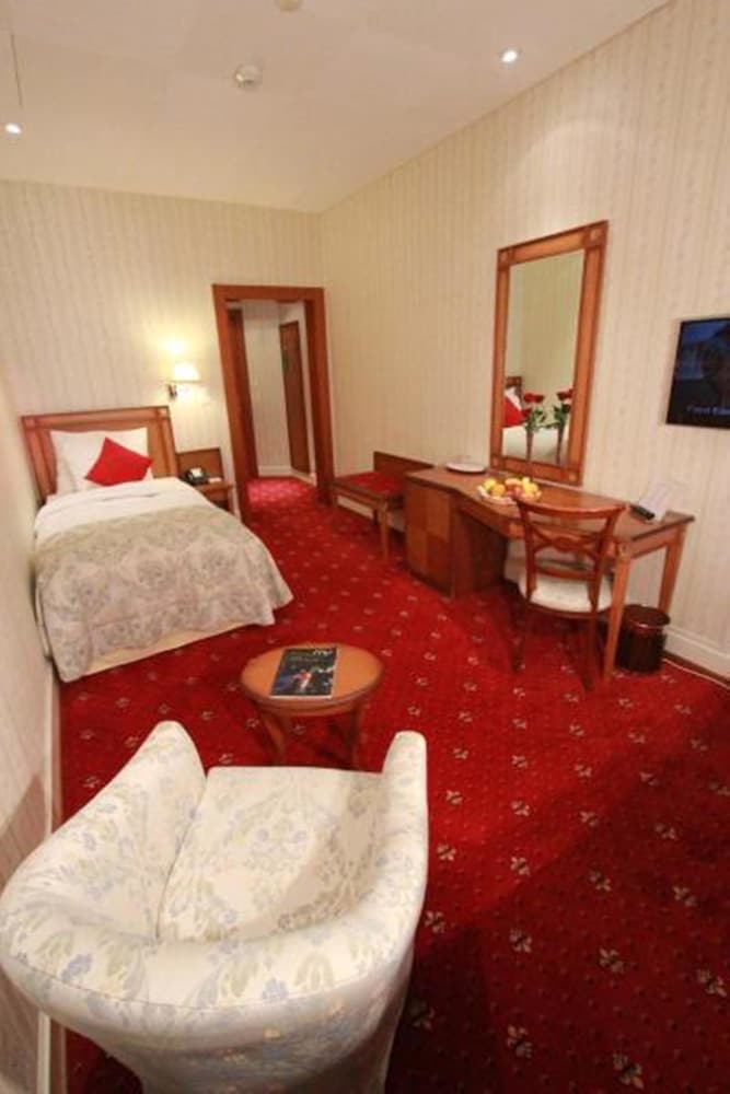 GOLF HOTEL RENE CAPT 34/67