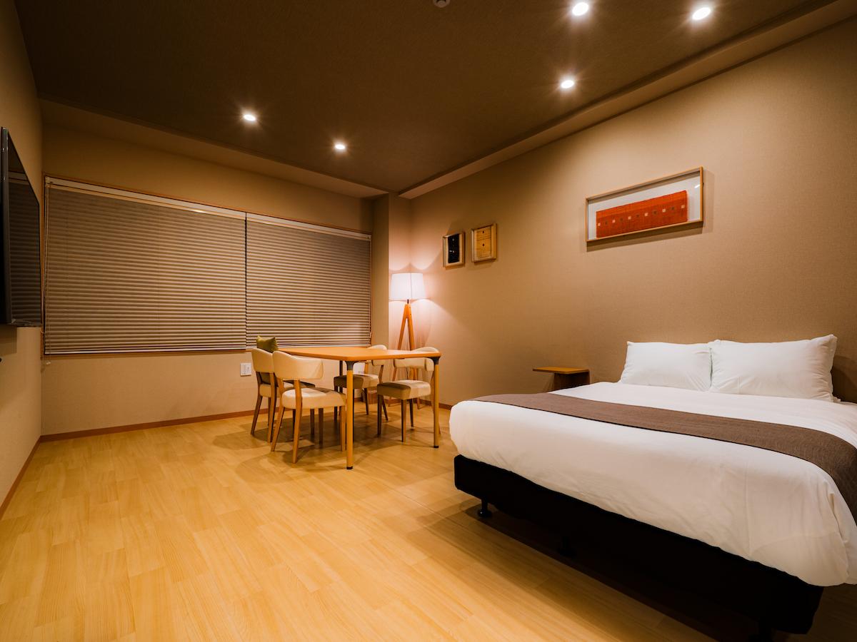 Universal, Luxury, Suite, Twin Beds, Hot Tub