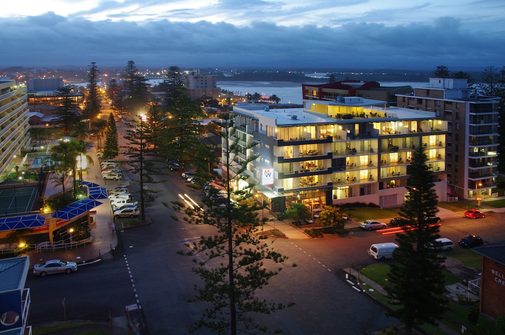MACQUARIE WATERS BOUTIQUE APARTMENT HOTEL 22/26