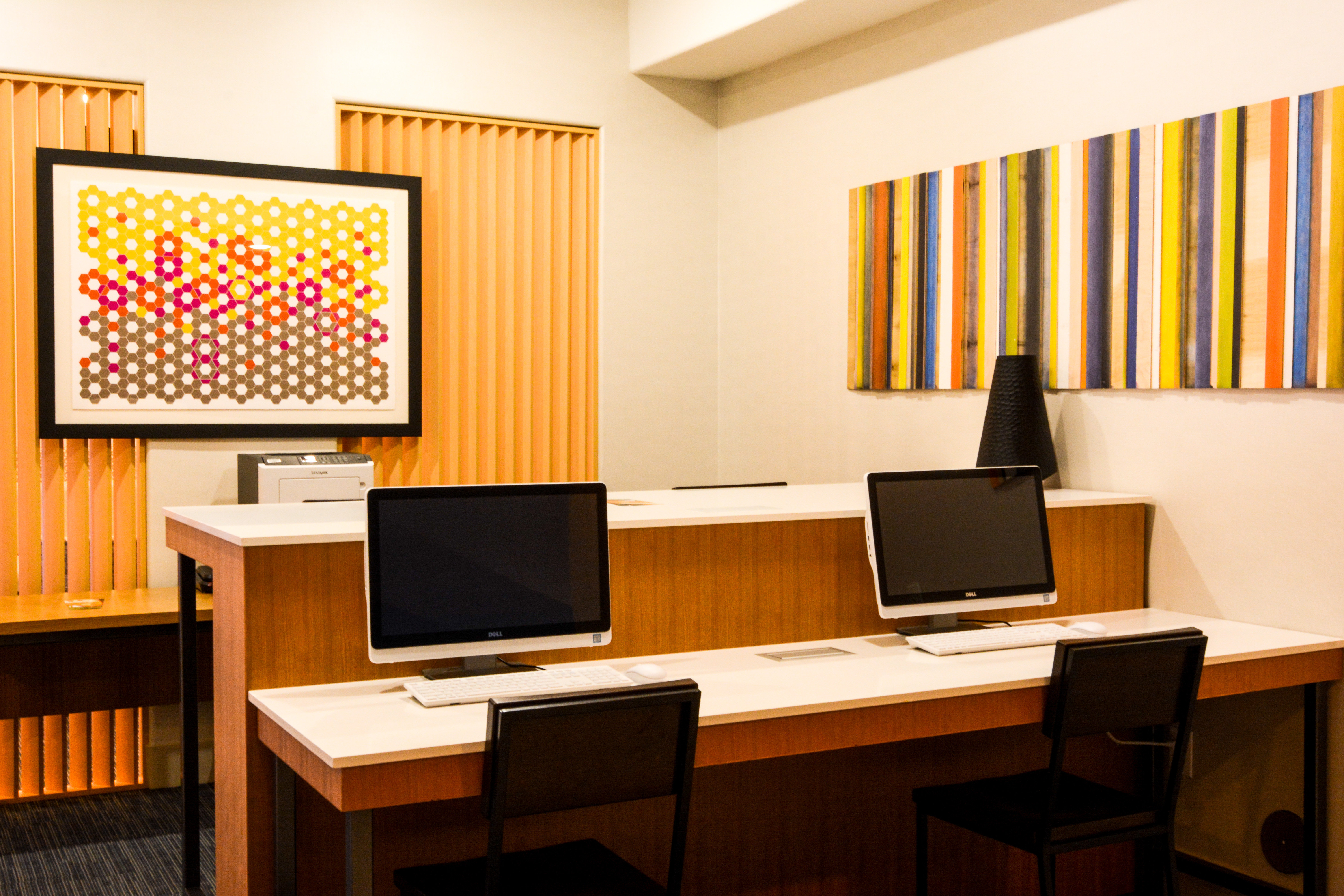 Holiday Inn Express Suites New Boston 47/51