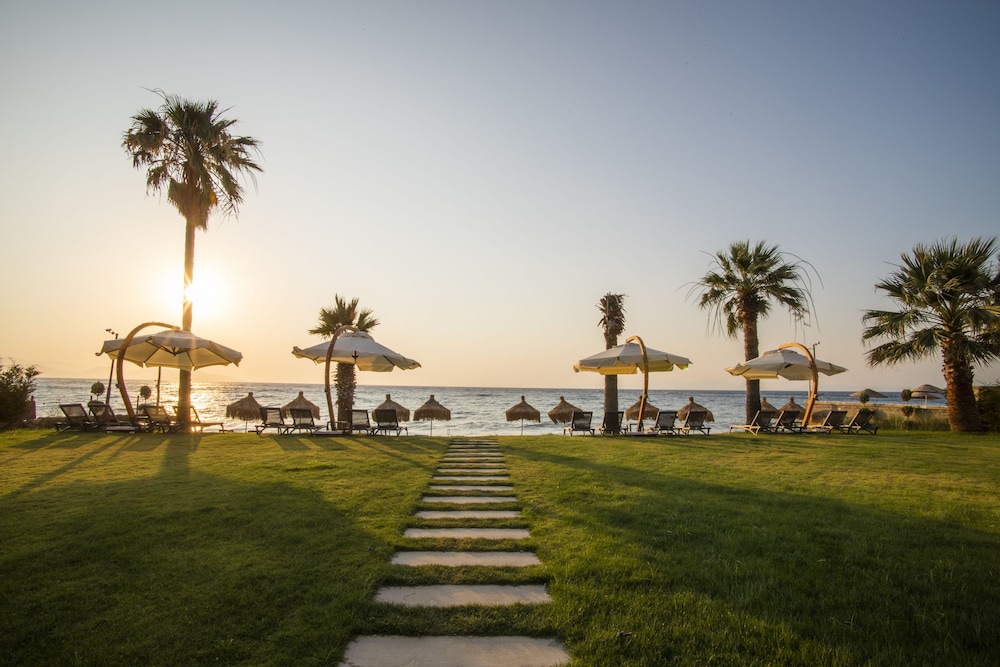 MAIA Luxury Beach Hotel & Spa 42/50