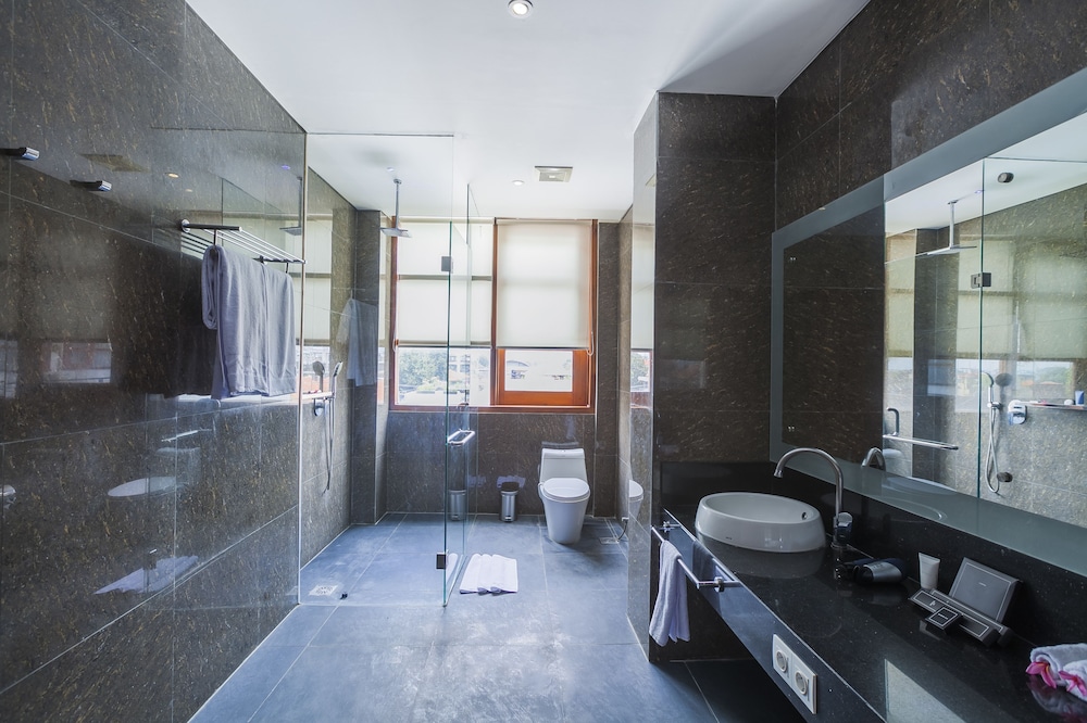 Imani Suite Seminyak 50/50