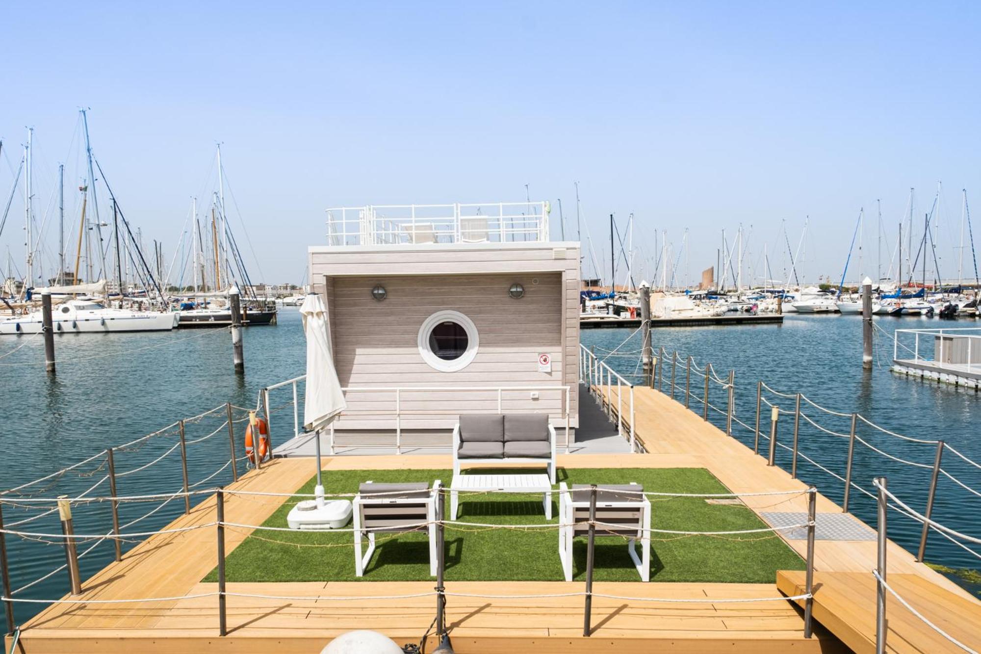 Marina Blu Floating Resort Rimini 24/27