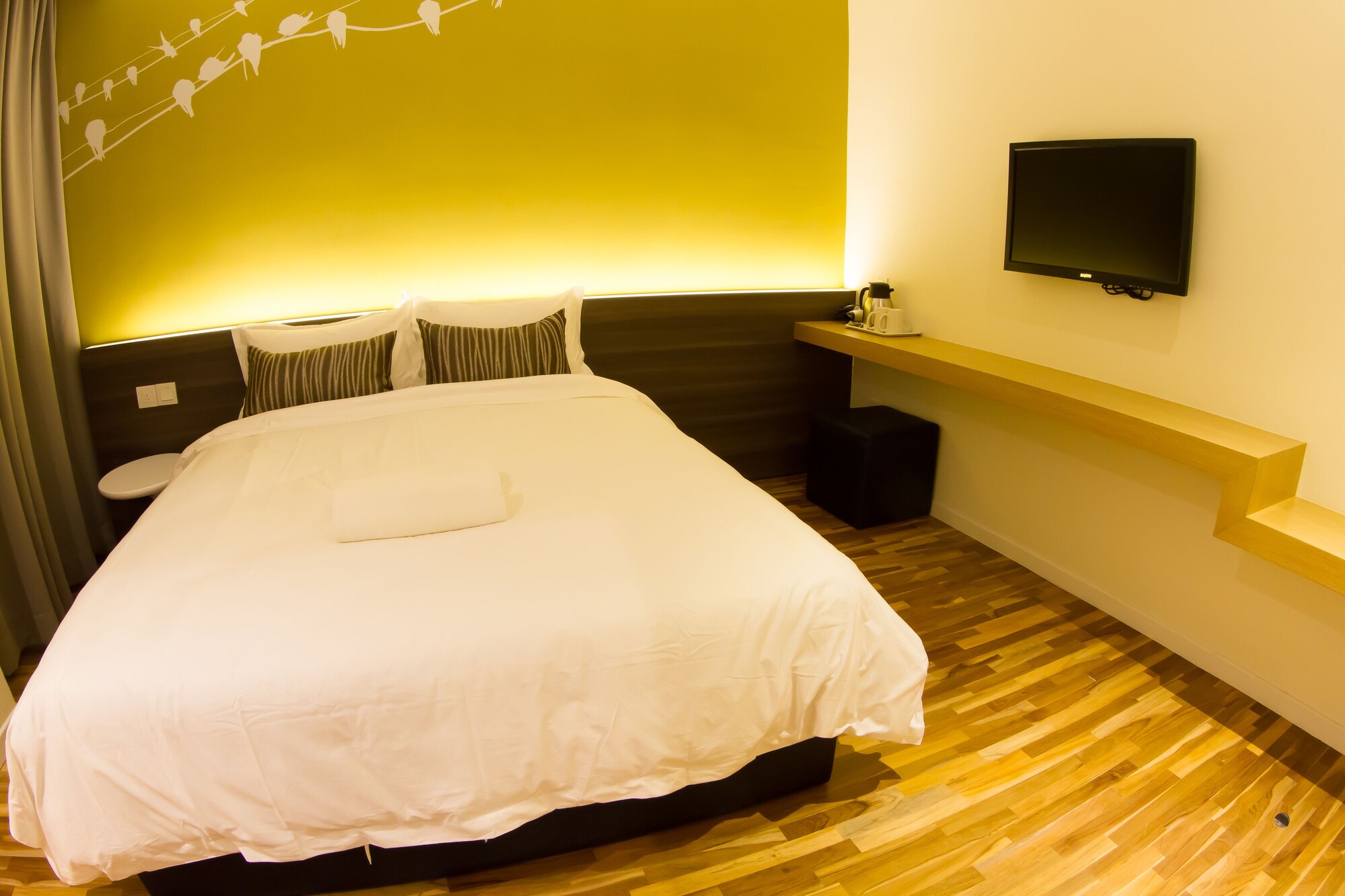 SUPERIOR, QUEEN BED