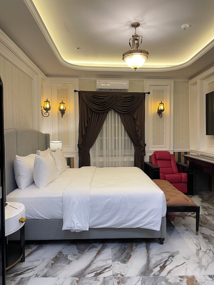 Penthouse, Double and Twin Beds