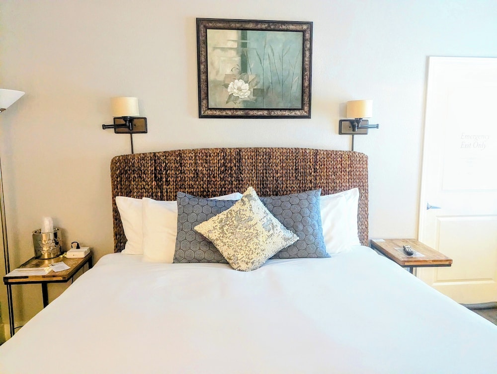 Capitola Hotel 28/50