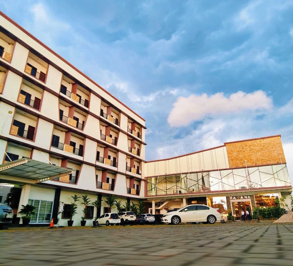 Grand Central Hotel Medan 56/60