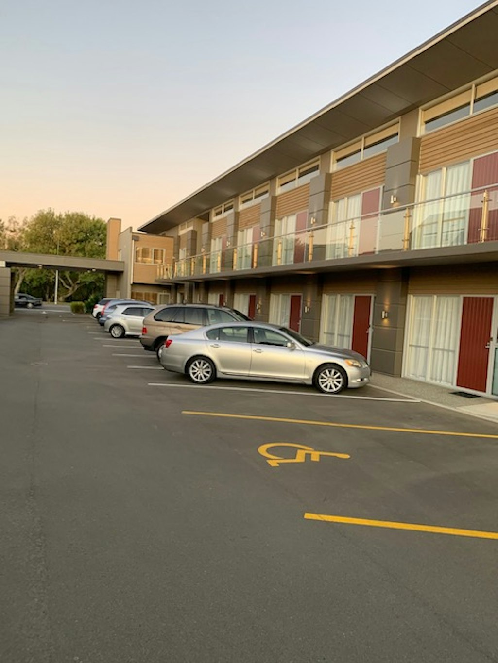 Fitzherbert Regency Motor Lodge 43/46