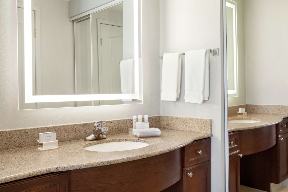 Suite, 1 King and 2 Queen Beds, Homewood Suites By Hilton Sacramento Roseville 2/4
