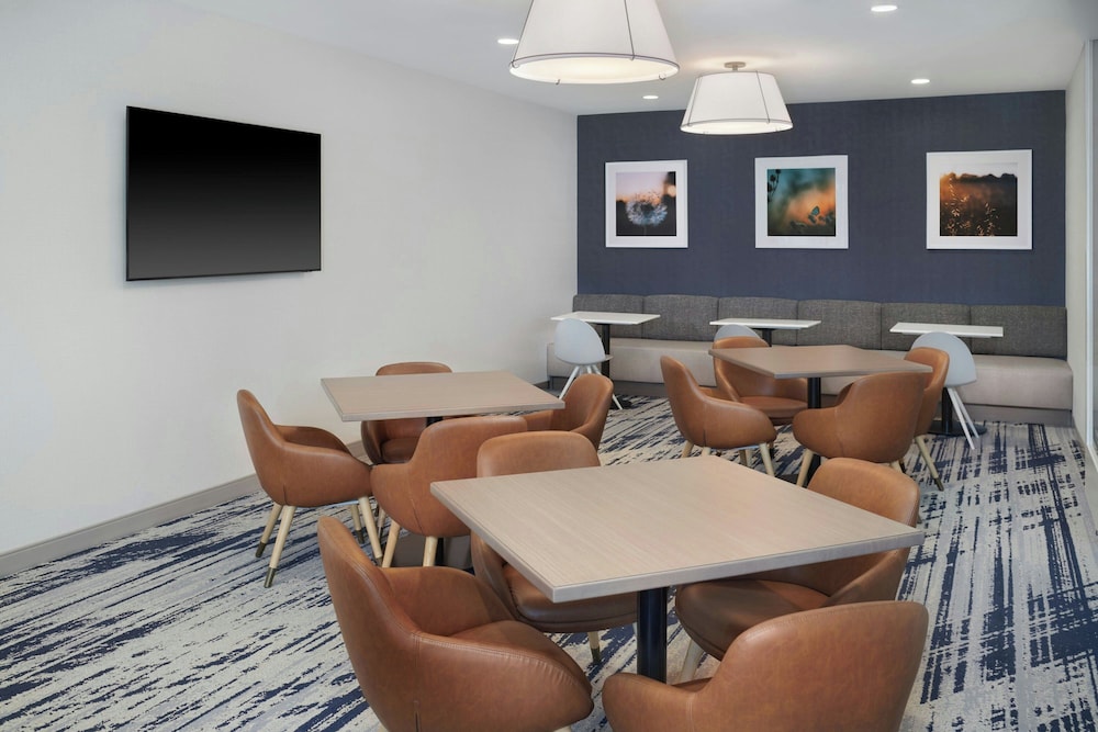 Fairfield by Marriott Inn & Suites Columbus 34/40