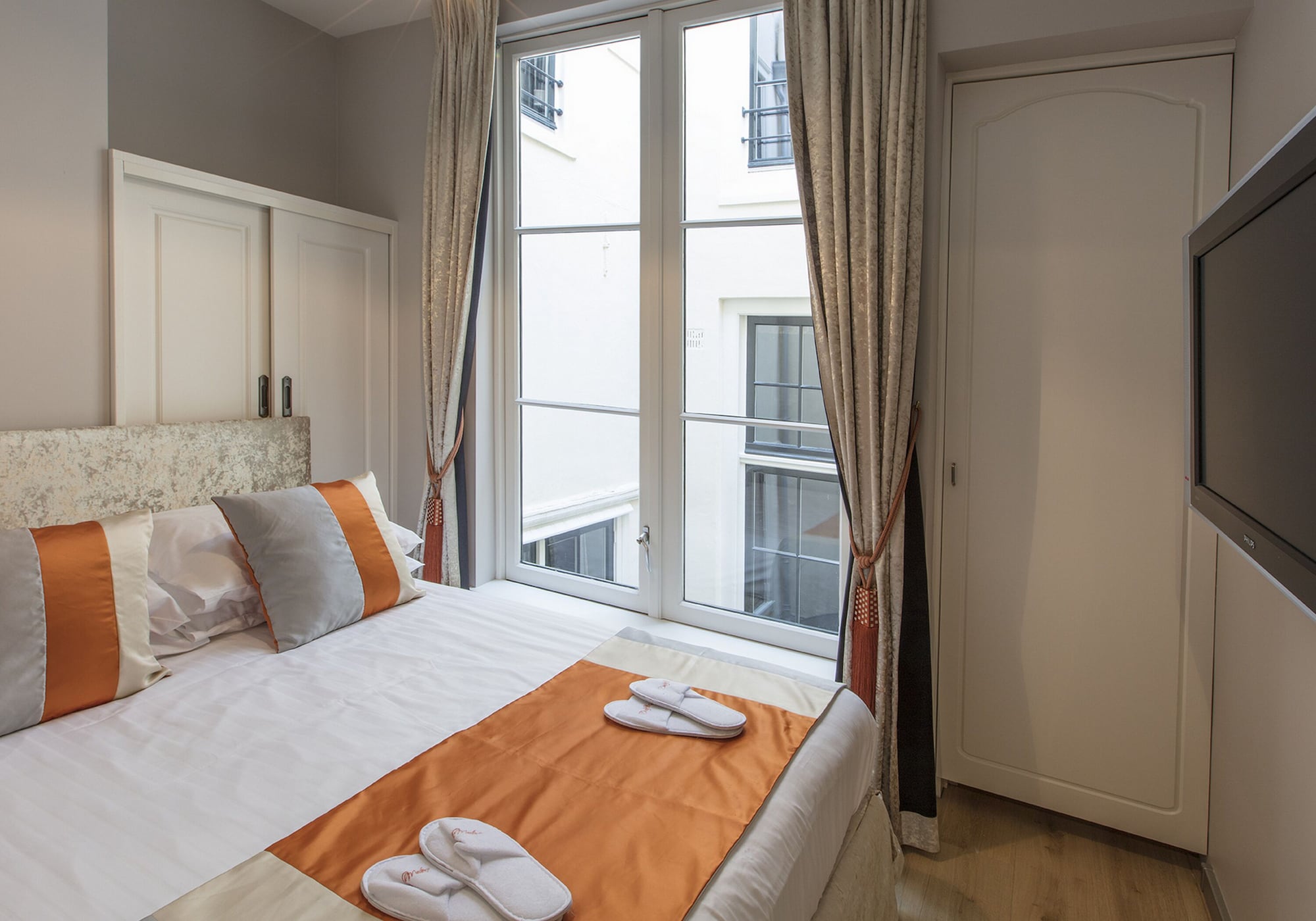 1 Bedroom, Apartment, Double Bed, French Bed, Garden View