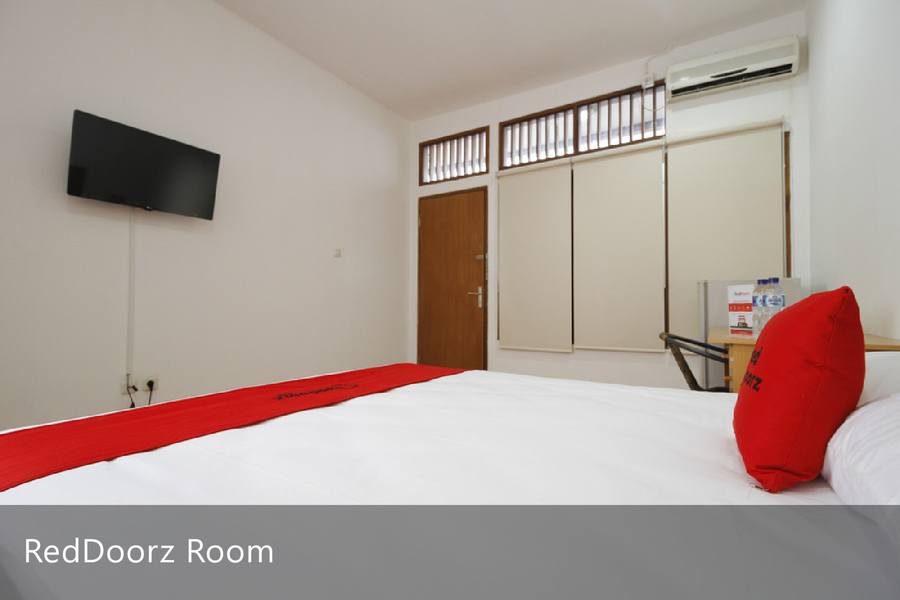 Reddoorz Plus Near Plaza Indonesia 13/26