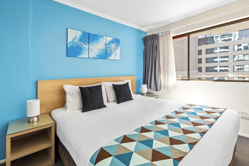 Metro Apartments on King Street 17/50