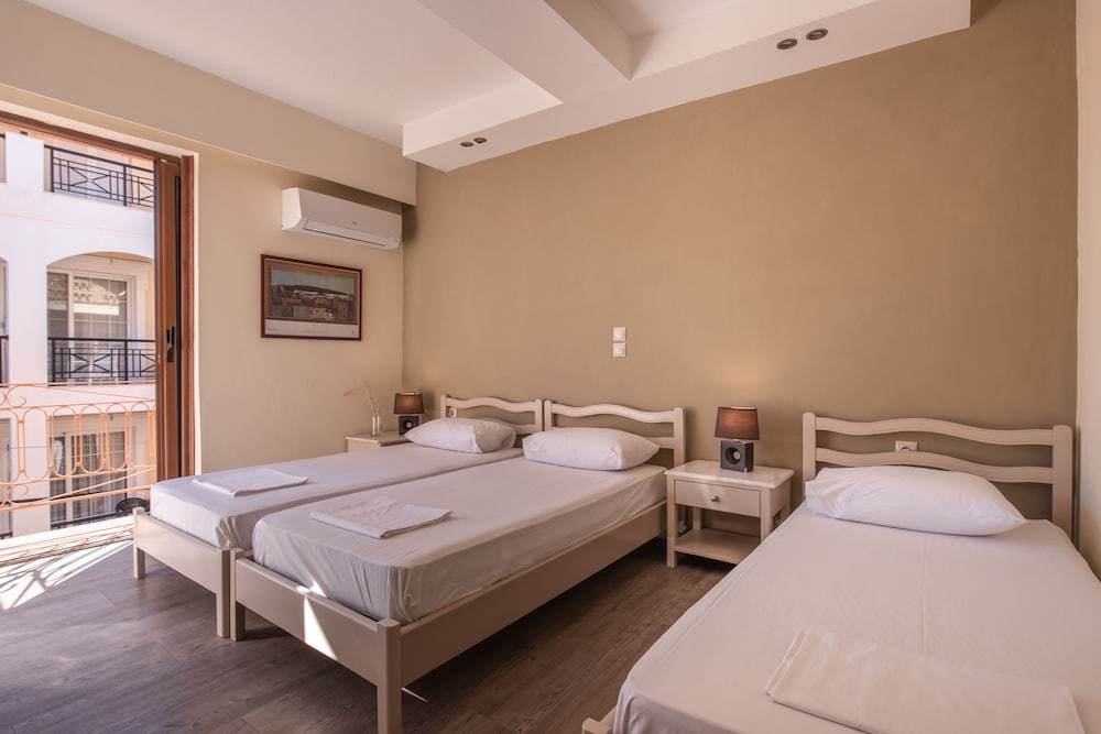 Yria Hotel 50/78