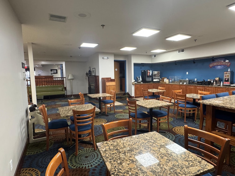 Baymont by Wyndham Mishawaka South Bend Area 38/49