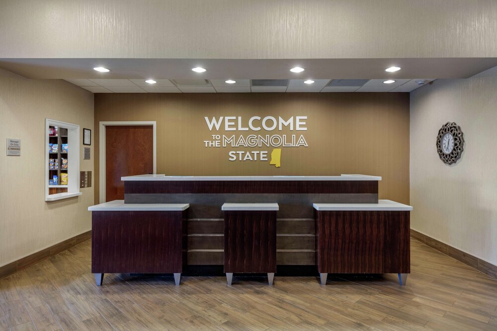 Hampton Inn & Suites Columbus 8/47