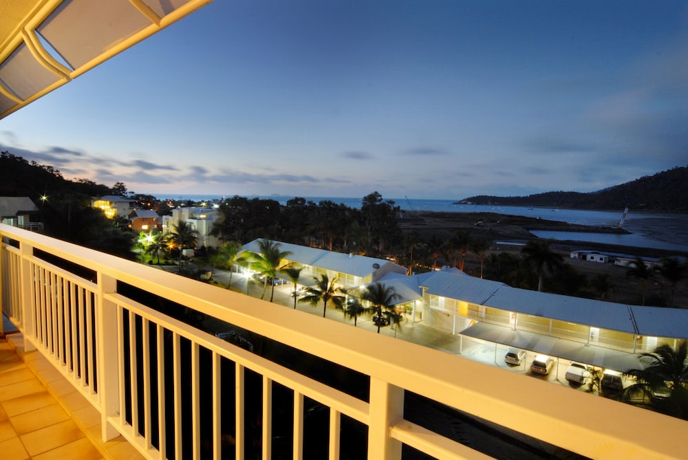 Coral Sea Vista Apartments 11/58