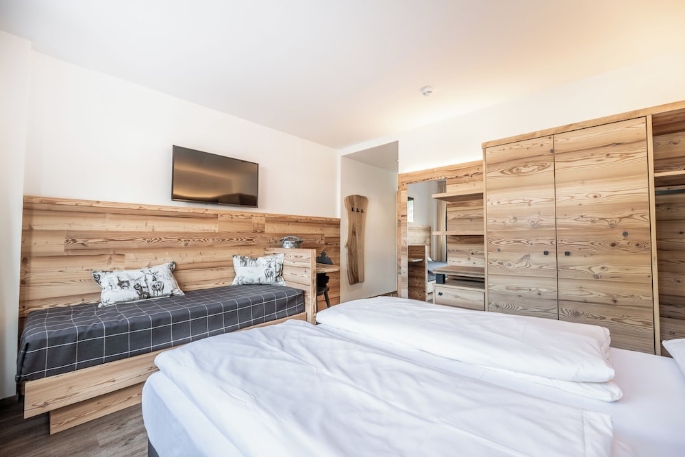 Comfort, Triple, 1 King and 1 Single Beds, Back Side، Hotel Sporting Ravelli 2/5