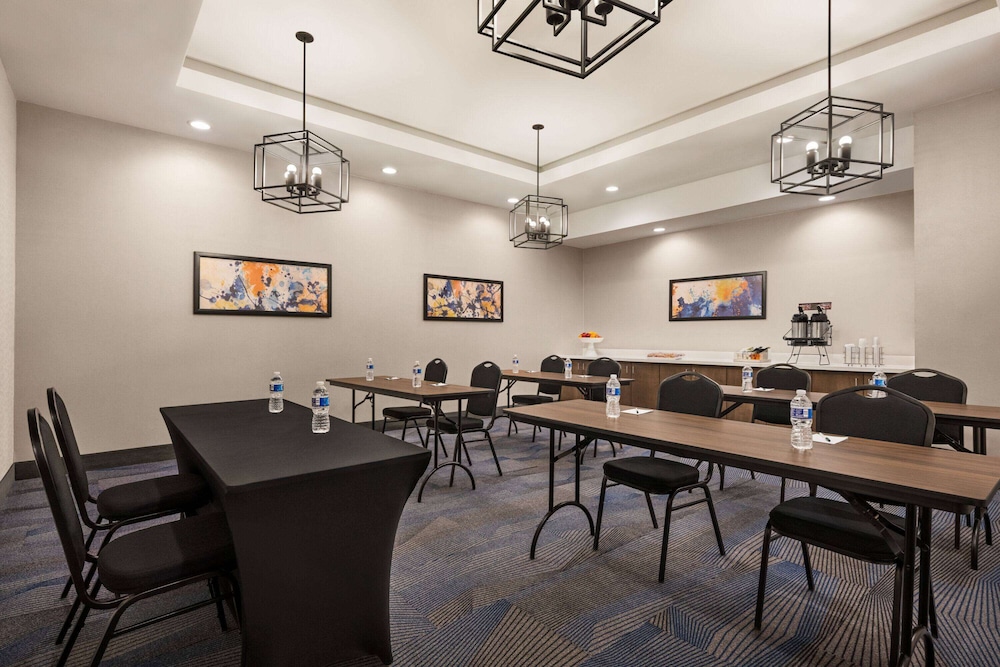 Hawthorn Extended Stay by Wyndham Del Rio 49/65