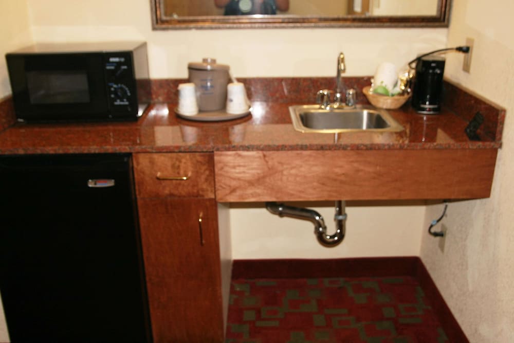 Hampton Inn Canton 44/56