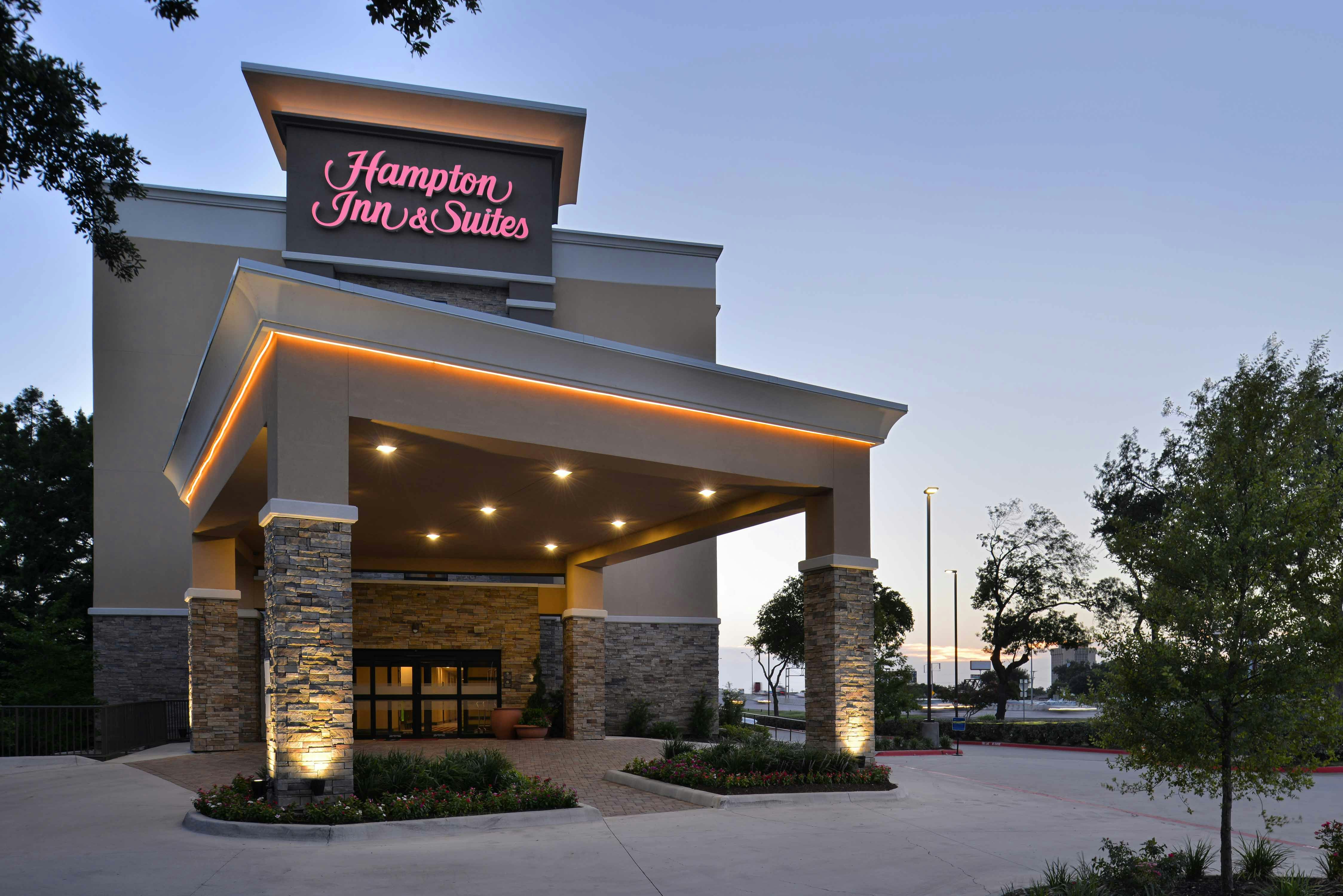 HAMPTON INN SUITES DALLAS MARKET CENTER in DALLAS - TX