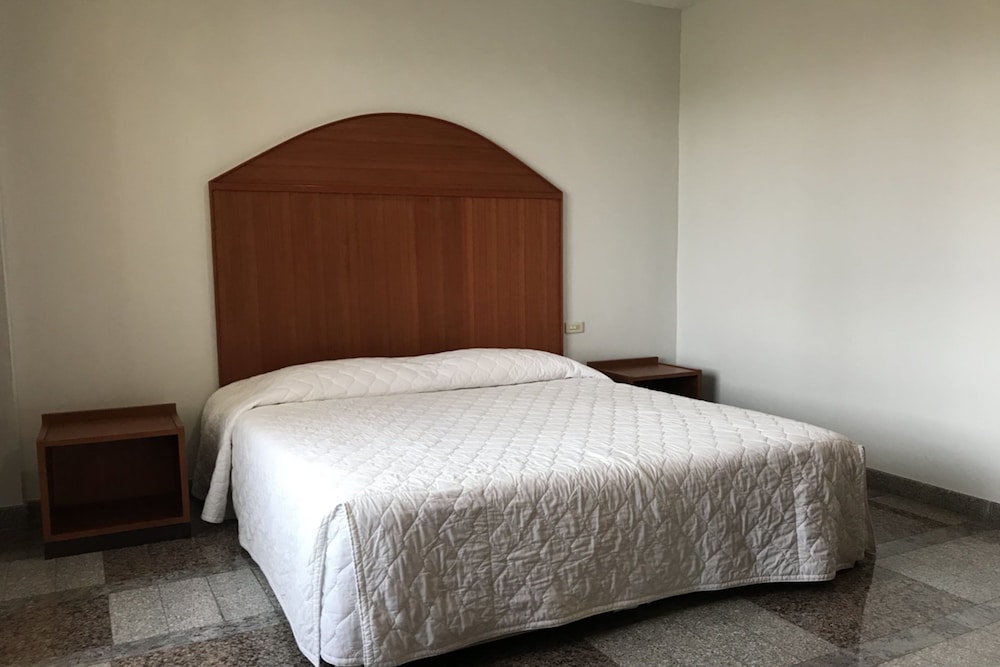 Lopburi Residence 2 Hotel And Resort 9/22