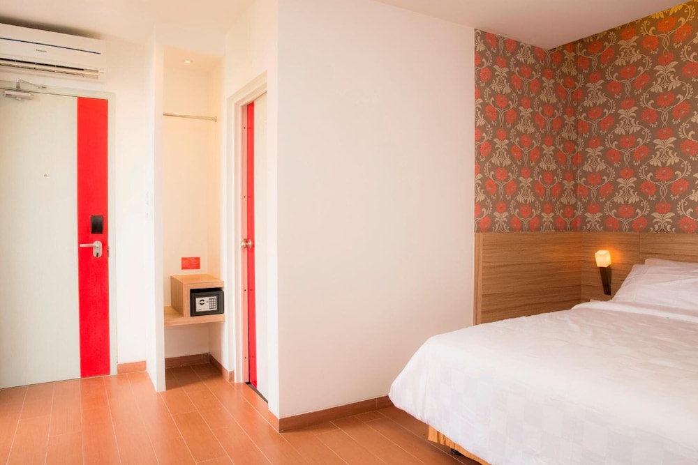 deMira Hotel Gubeng Surabaya 12/26