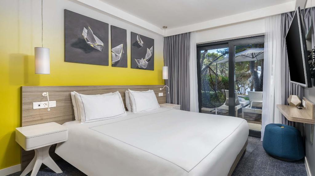 2 Bedrooms, Garden, Suite, Twin Beds, Sofa
