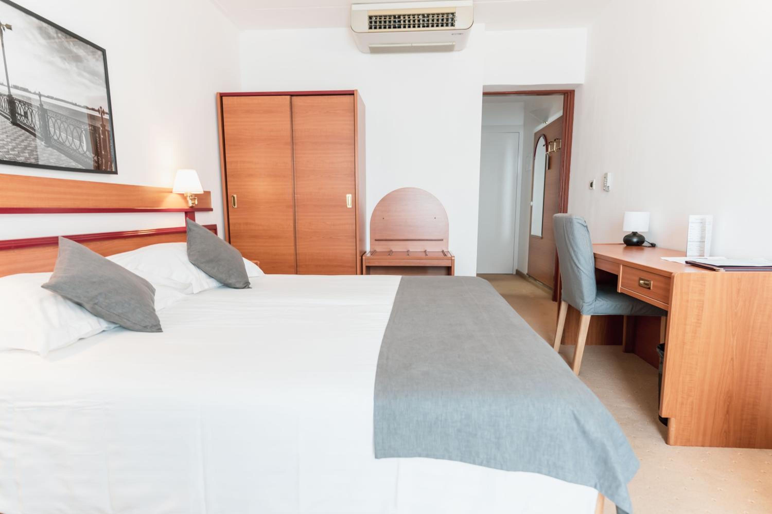 Superior, Double Bed, Sea Side