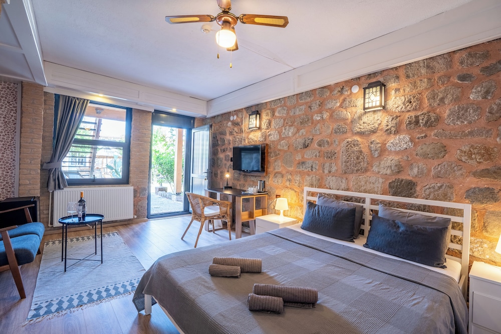 Attalos Suites Hotel 14/58