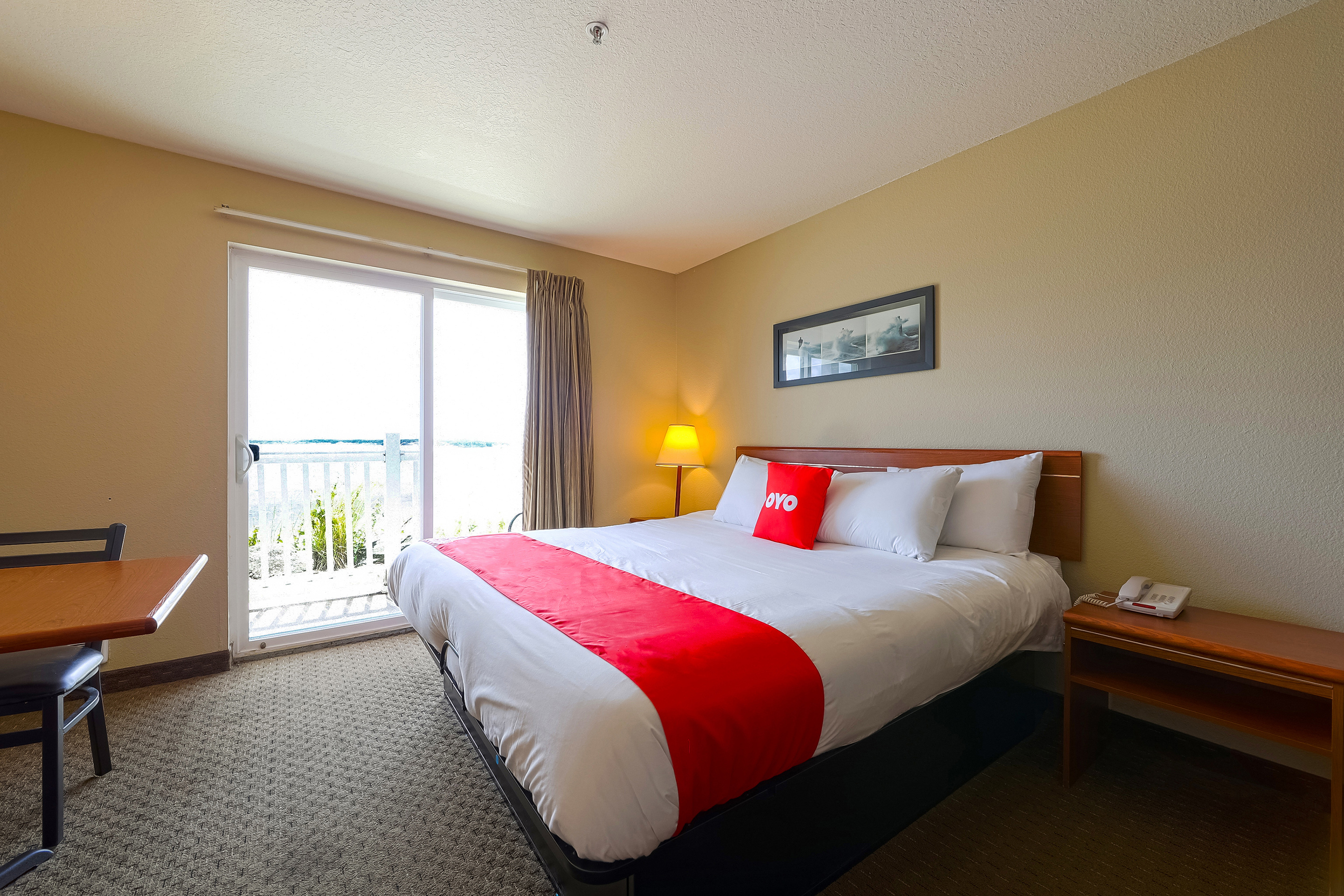 غرفة بسرير مزدوج بإطلالة على البحر، Siletz Bay Beachfront Hotel by OYO Lincoln City 3/10