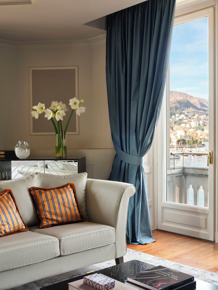جناح جونيور ركني بسرير كينج بإطلالة على البحيرة، Palazzo Venezia 3/9