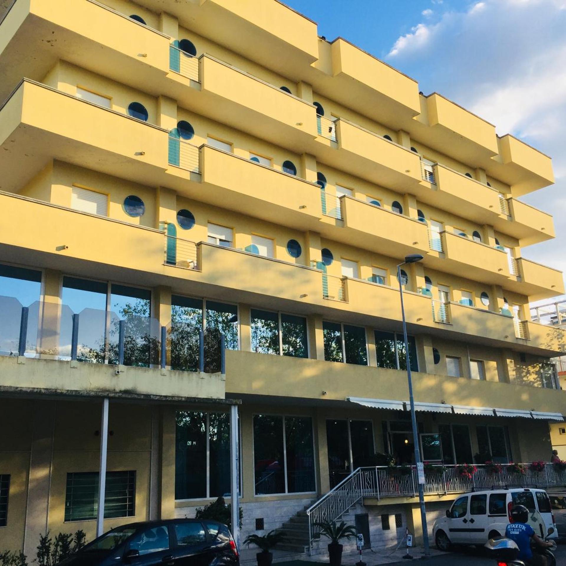 Hotel Beverly 5/49
