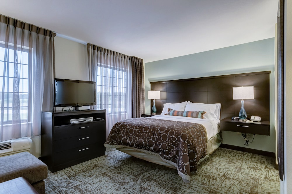 1 Bedroom, Suite, Queen Bed, Living and Dining Areas, Kitchen