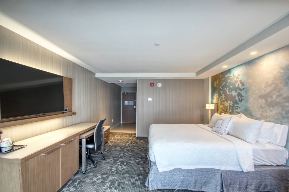 ROOM, KING BED, SOFA, ACCESSIBLE